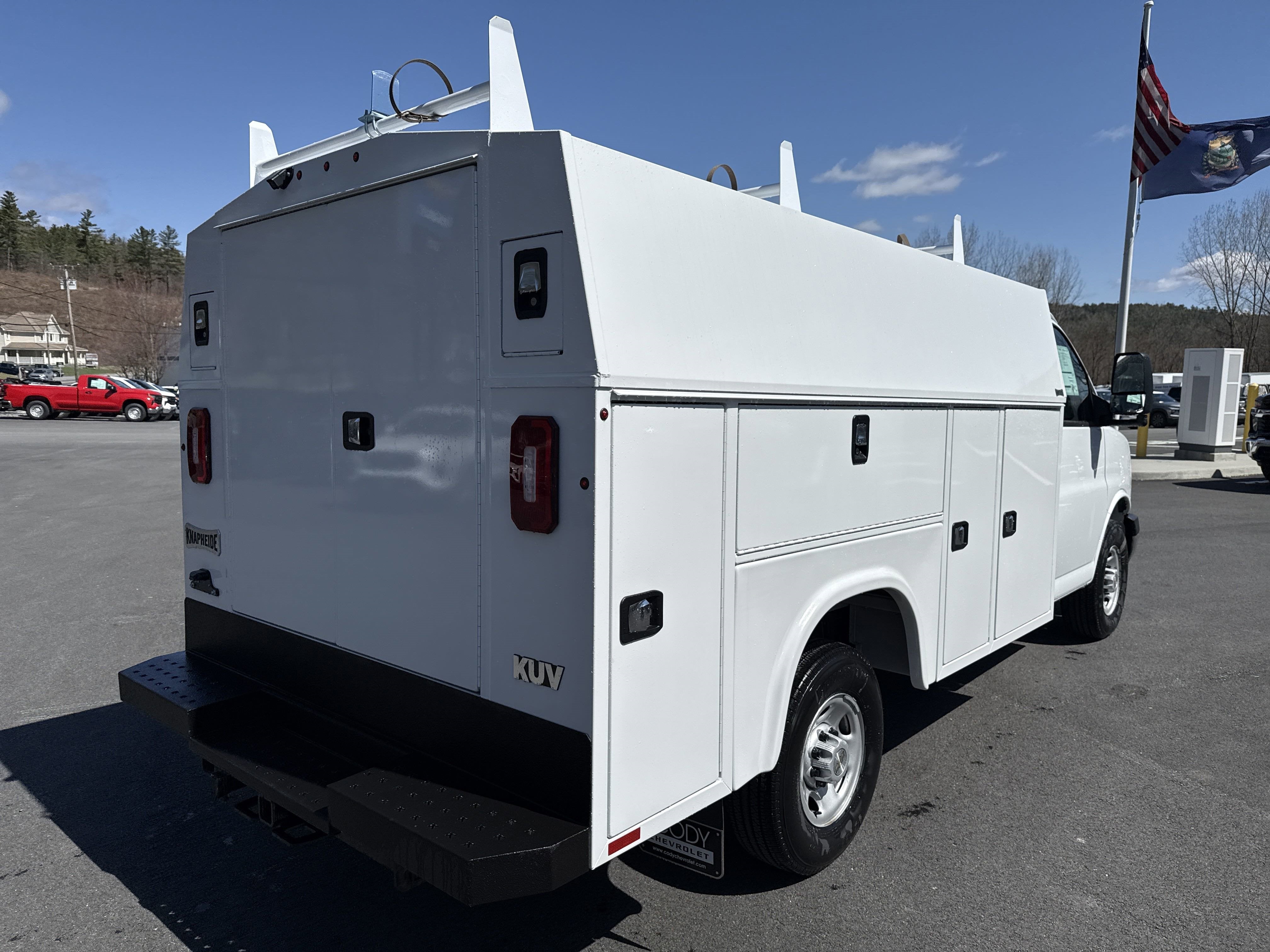 2024 Chevrolet Express Cutaway 3500 1WT