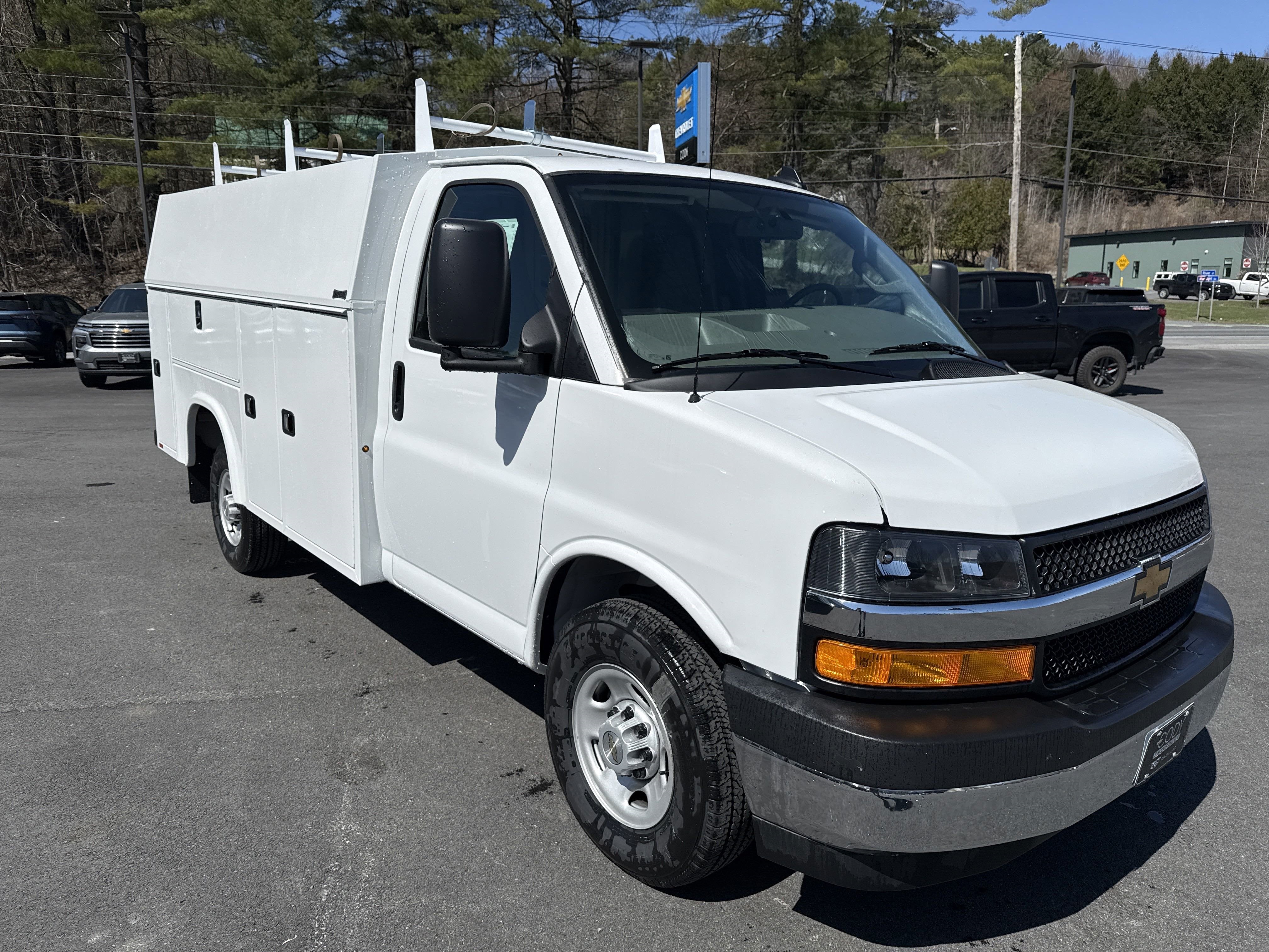 2024 Chevrolet Express Cutaway 3500 1WT