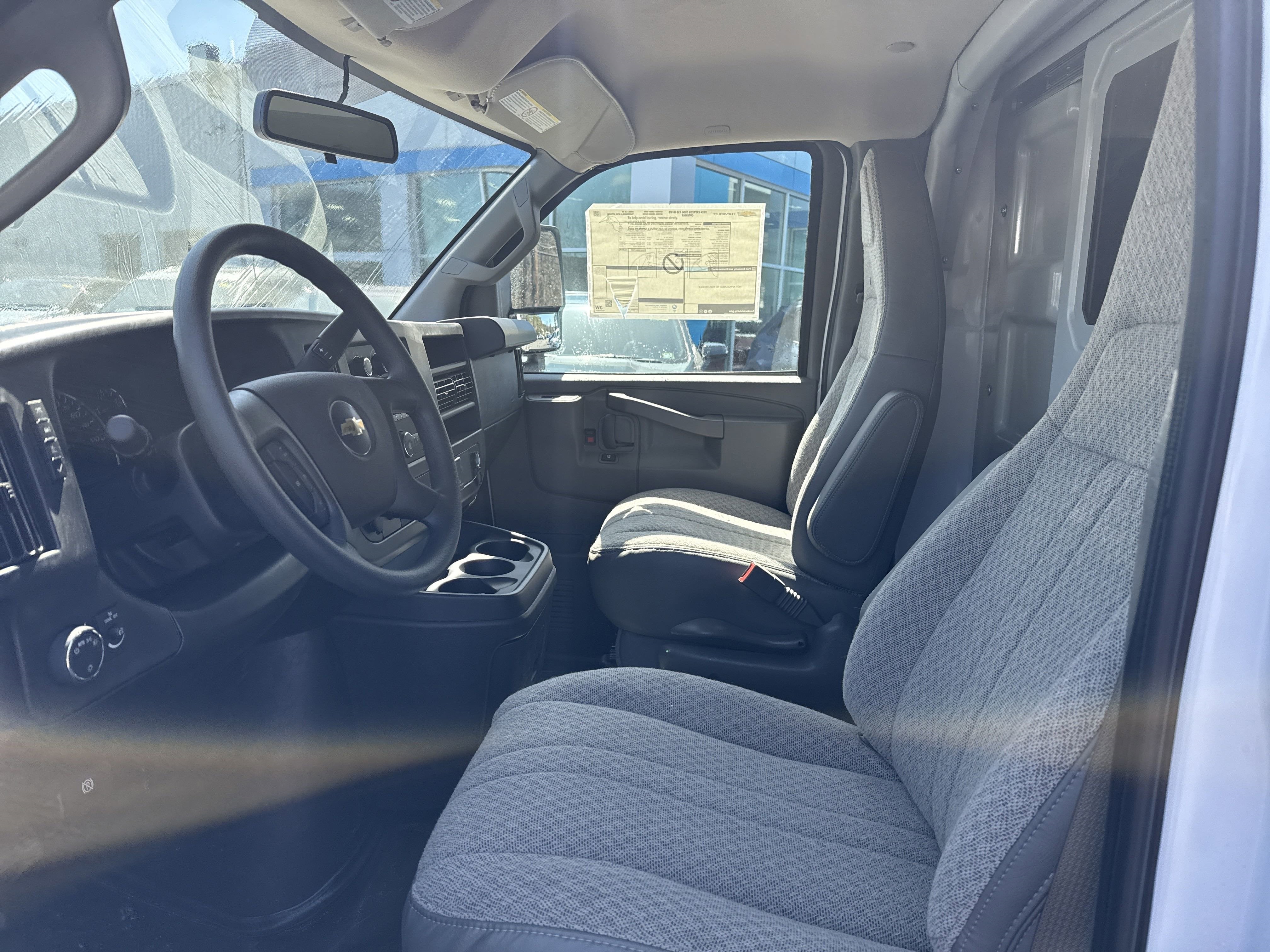 2024 Chevrolet Express Cutaway 3500 1WT