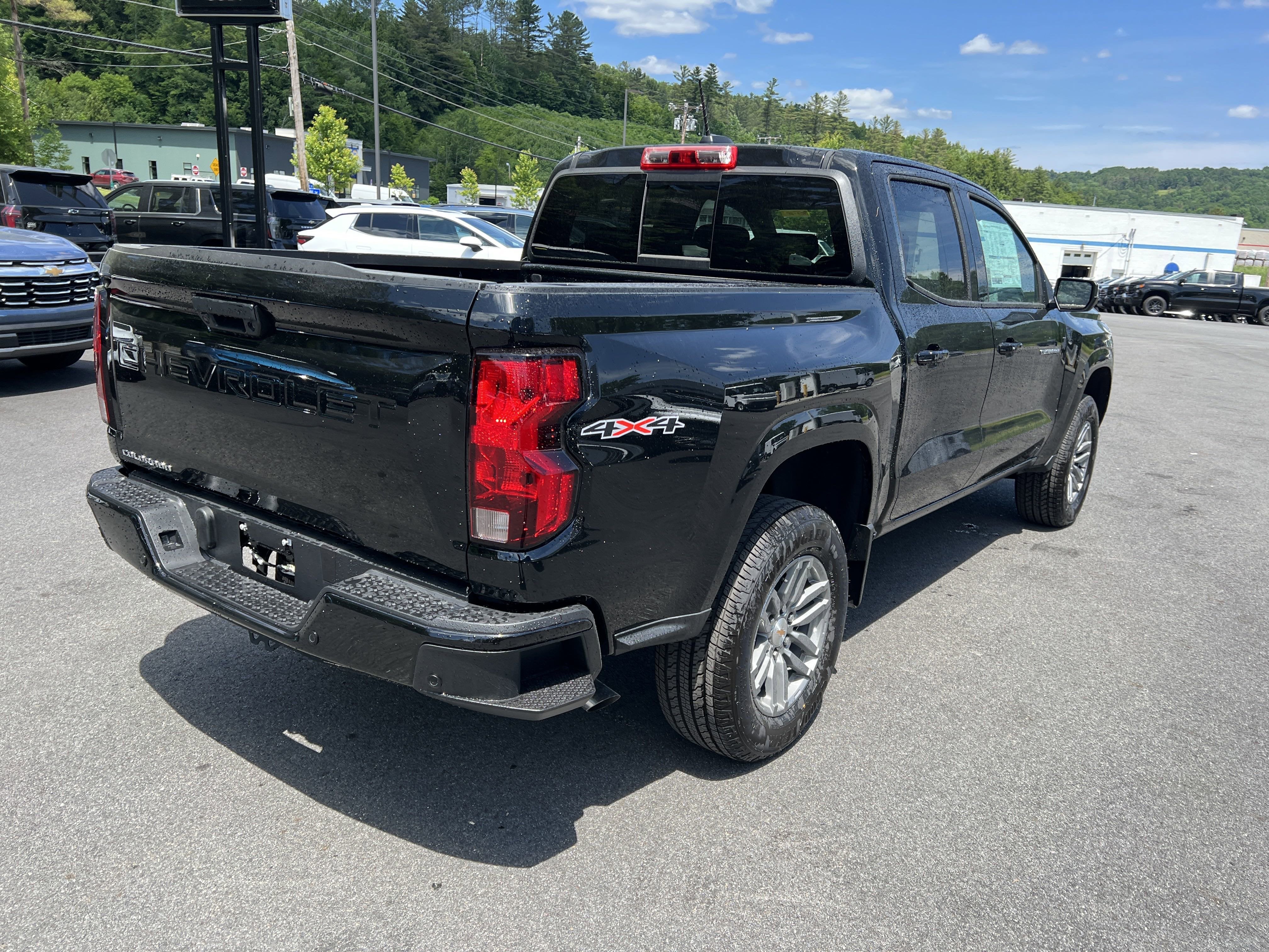2025 Chevrolet Colorado WT/LT