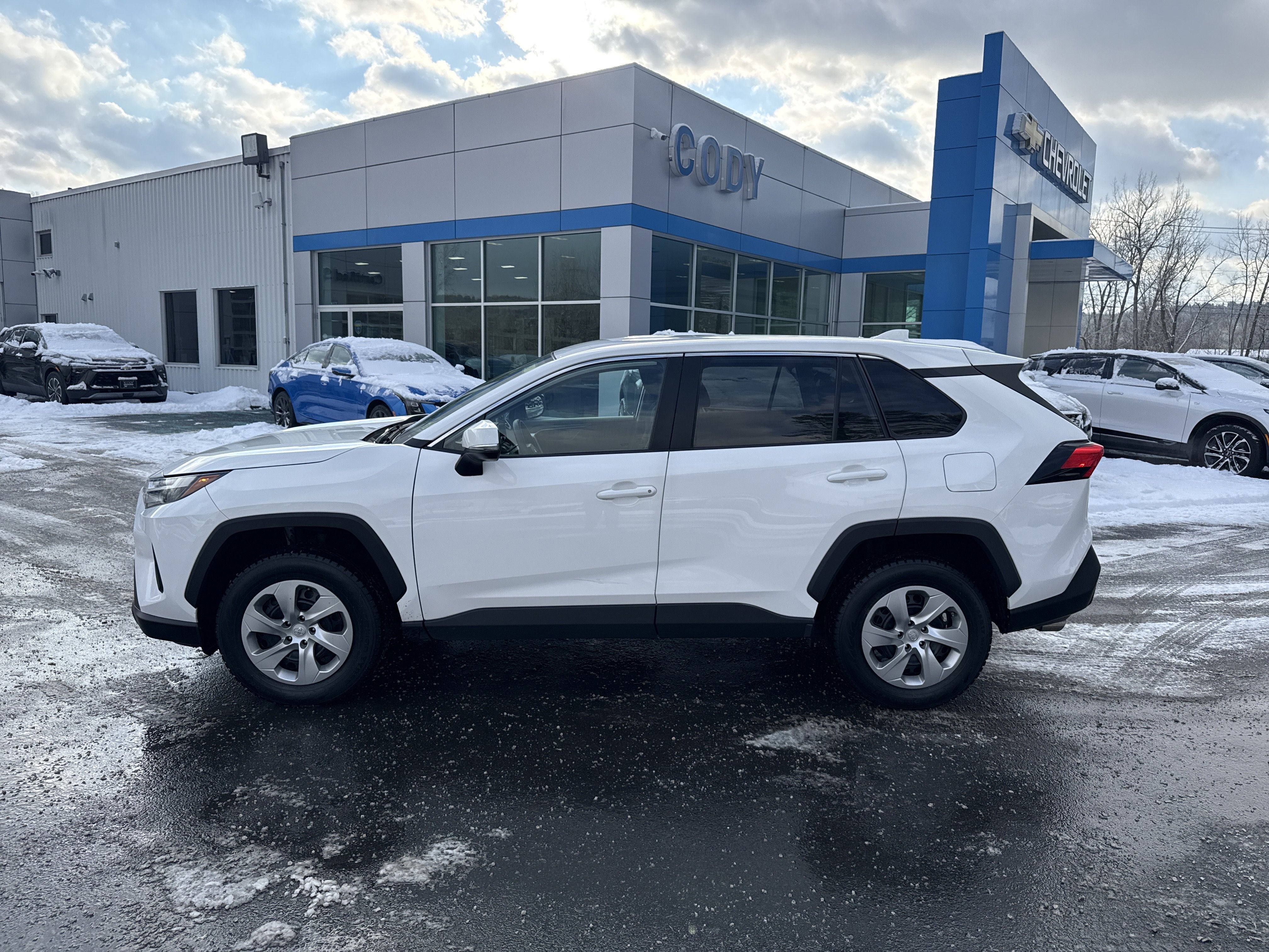 2023 Toyota RAV4 LE