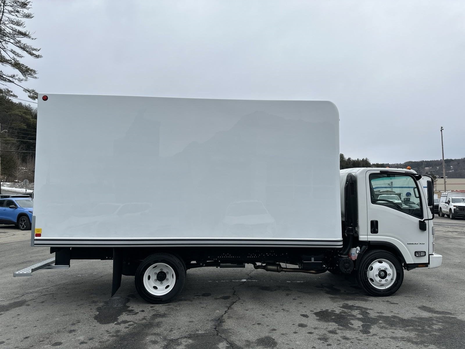 2024 Chevrolet Low Cab Forward 5500 XG Base