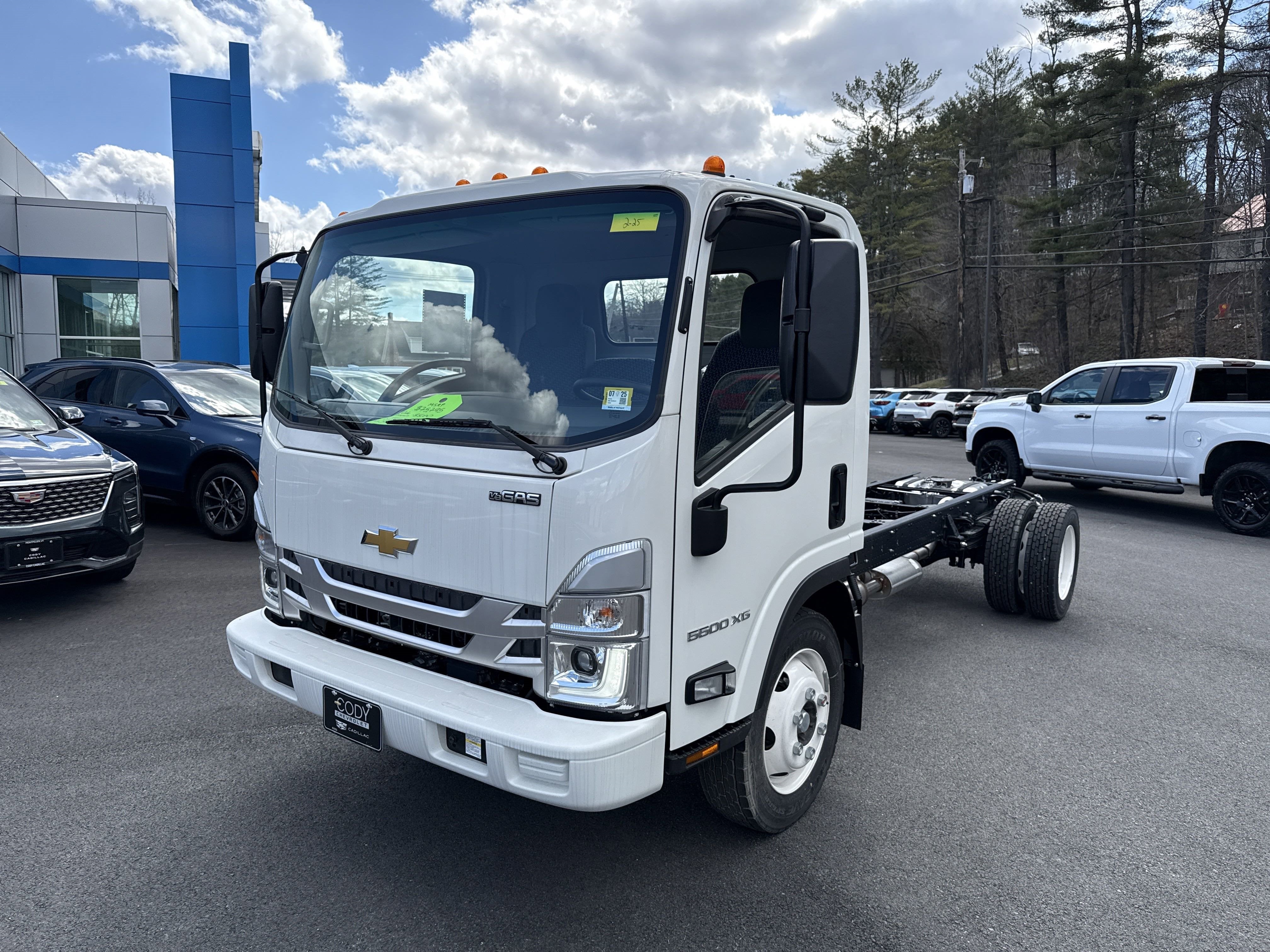 2025 Chevrolet Low Cab Forward 5500 XG Base
